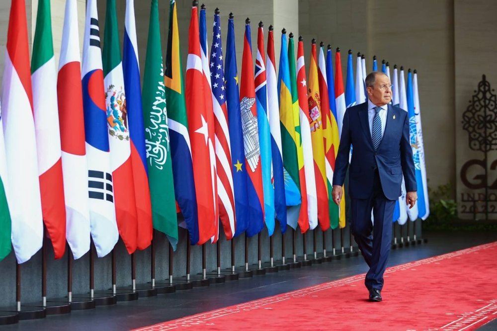泽伦斯基G20峰会一口气向普京开出10个条件，引来新一轮轰炸